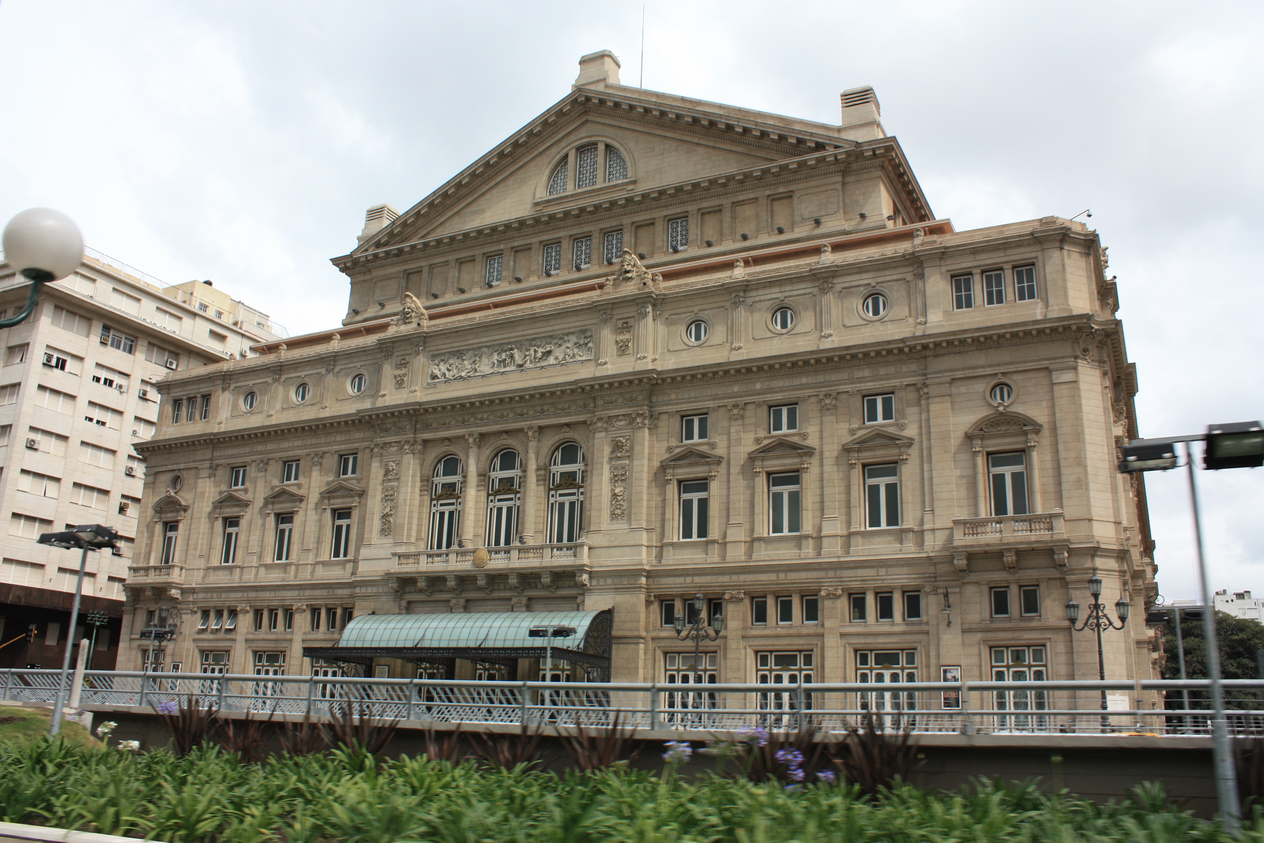 This is a photo of an Argentine monument identified by the ID